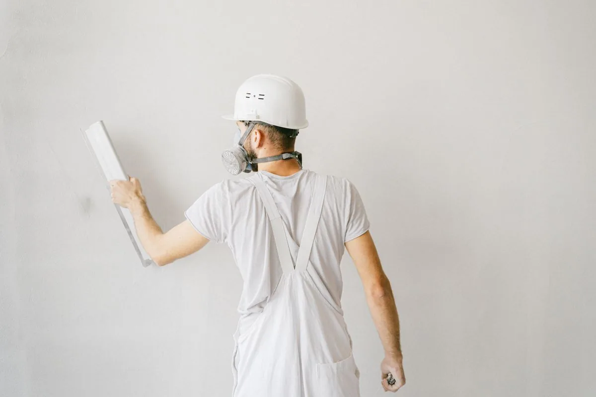 Worker troweling fresh stucco coating on a Tucson home exterior